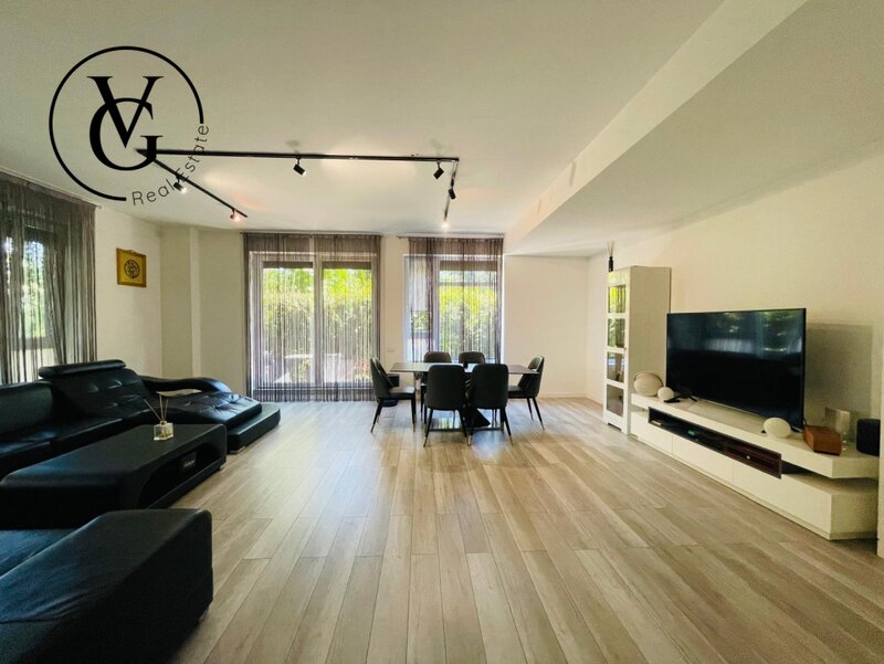 Apartament spatios | Curte privata | 2 Locuri de parcare 