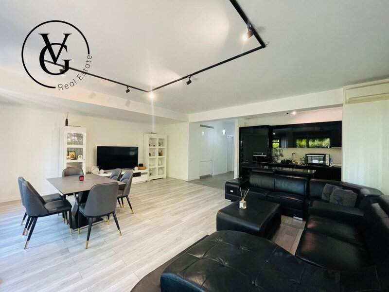 Apartament spatios | Curte privata | 2 Locuri de parcare 